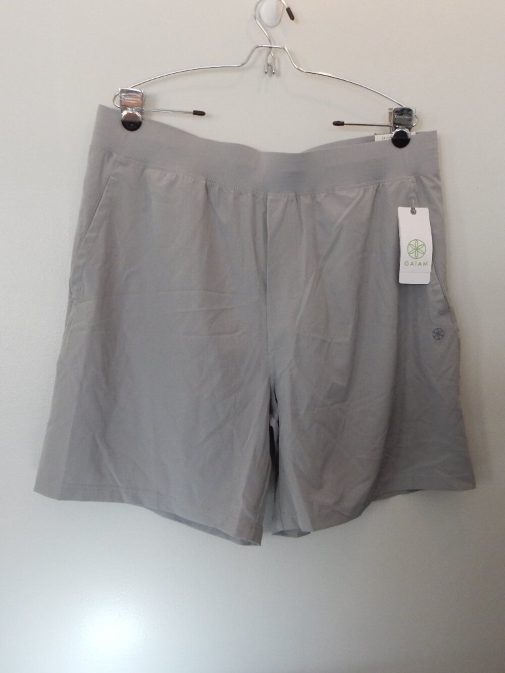 Gaiam Vinyasa Mens Grey 7 inch Shorts NWT XL
